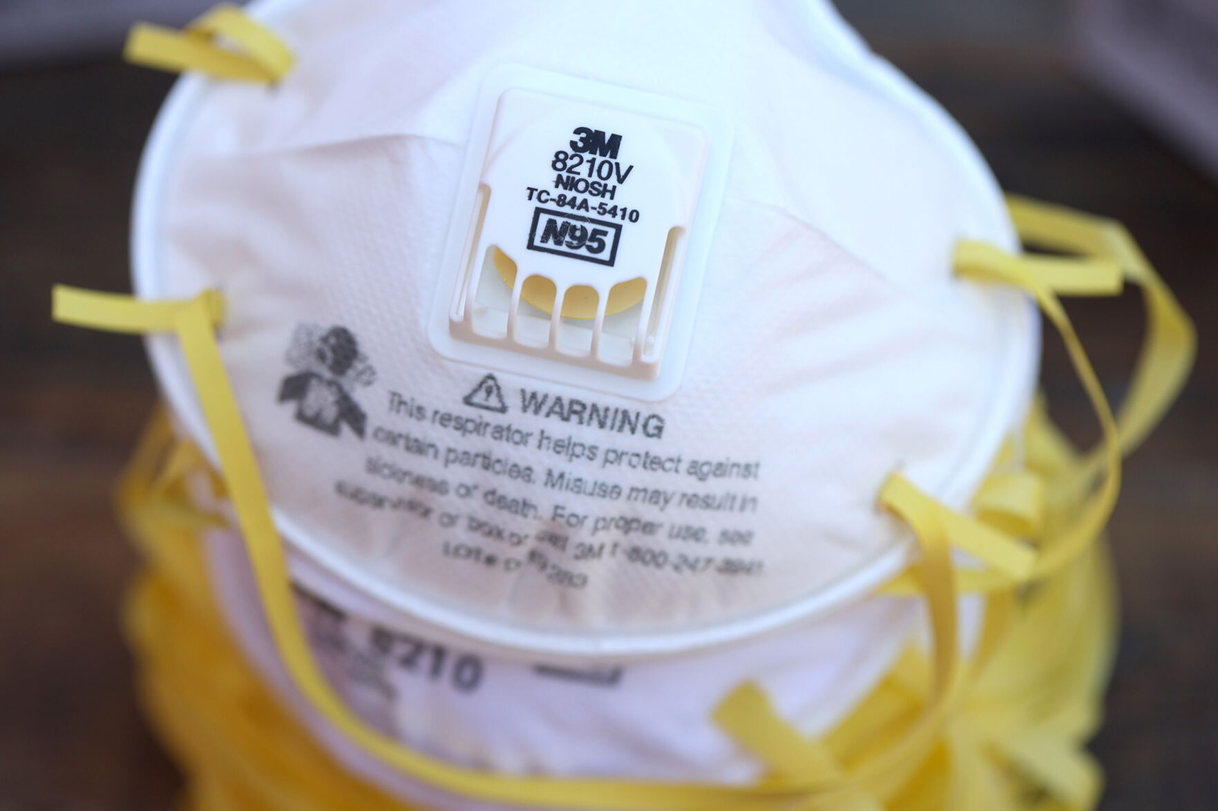 US-NEWS-CORONAVIRUS-HEALTHWORKERS-MASKS-GET